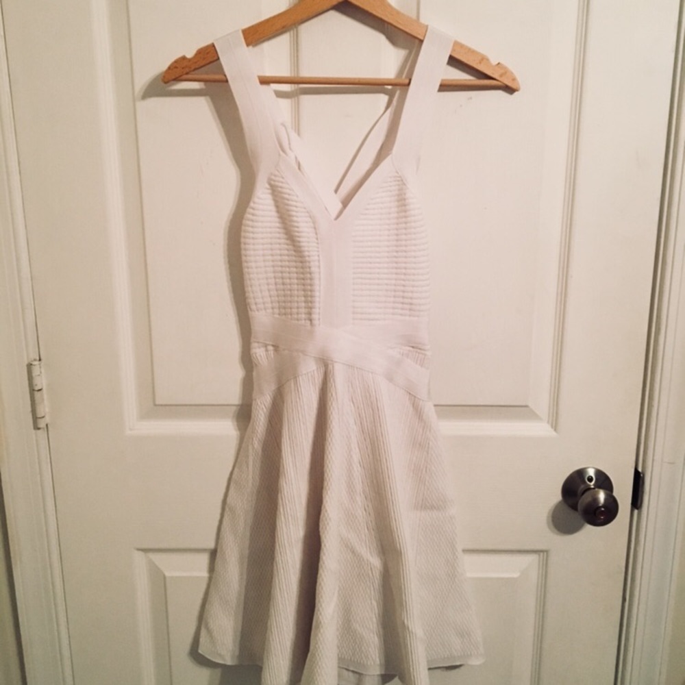 GUESS bodyfit dress crossback straps